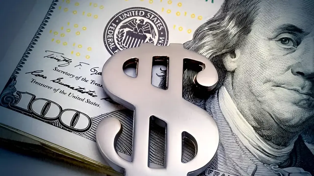 لماذا حددت الحكومة سعر الدولار بـ 13 جنيهاً رغم توقعات المؤسسات الدولية؟